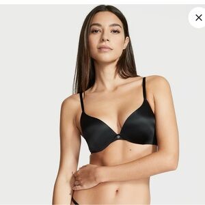 32 DD Victoria’s Secret very sexy push-up black.